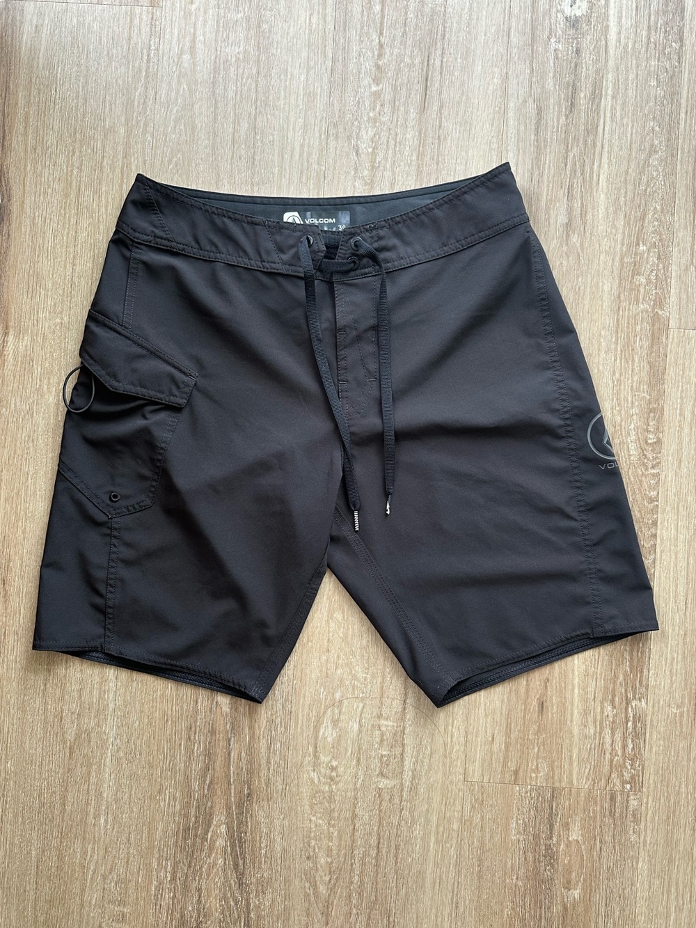 Volcom Men's Black Athletic Board Shorts with Side Utility Pocket - Size 30